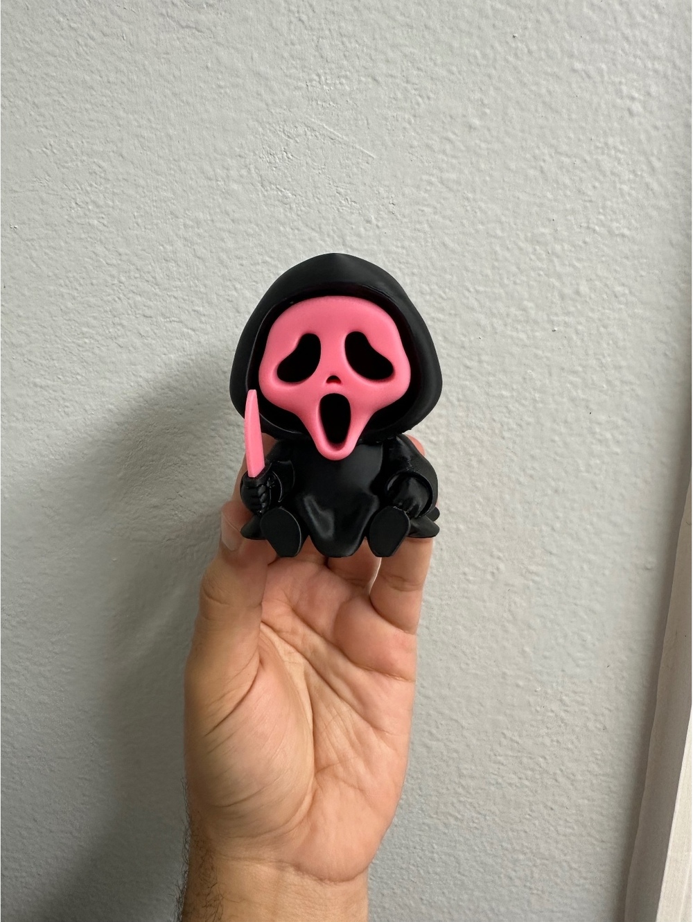 Ghost Face Black/Pink figure